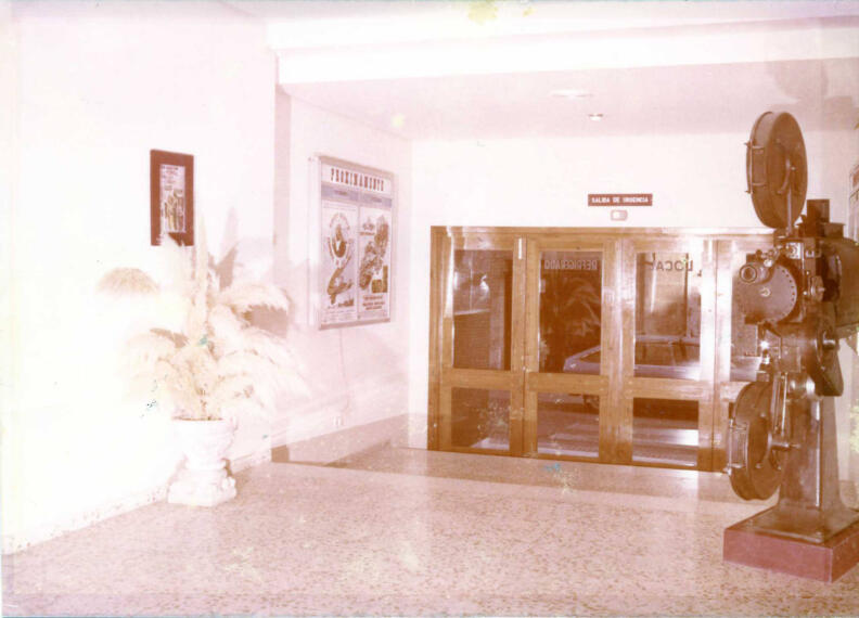 Fotografías del Cine Macario de El Puerto . Foto 1 de 36 Fotografías del Cine Macario de El Puerto . Foto 1 de 36